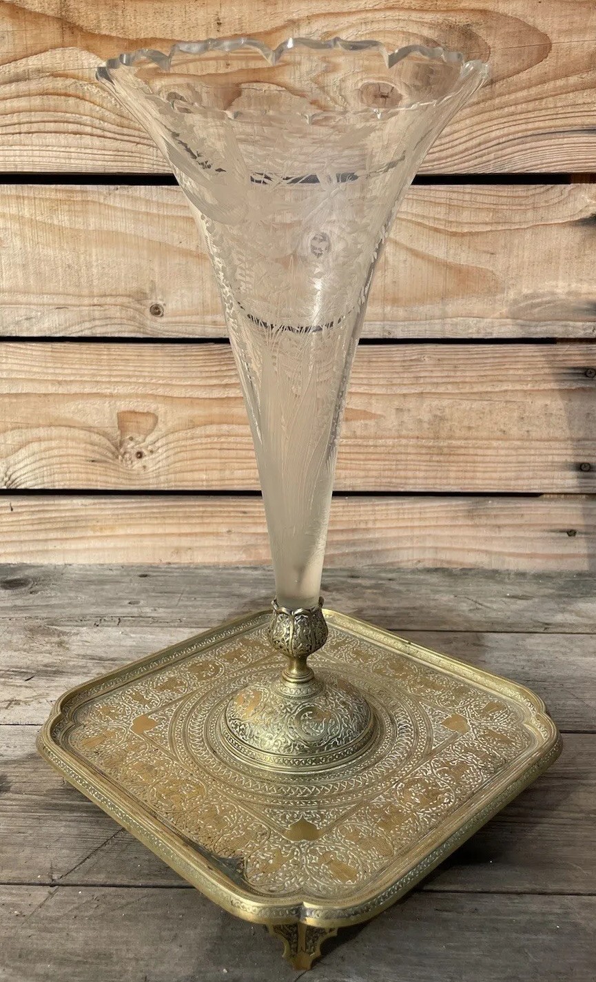 Vase en cristal taillé XIXeme et bronze Barbedienne pour sublimer une table de salle à manger