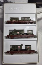 Roco 44024 Set Bundeswehr Sanitätsfahrzeuge auf Rungenwagen, Epoche 4