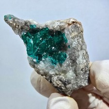 Dioptasio raro a livello di matrice, Repubblica del Congo verde 46*27*27mm
