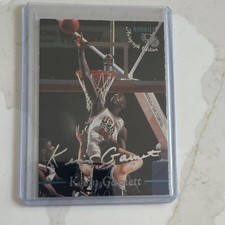 Classic 1995 Classic Rookies Kevin Garnett #5 Rookie Autographed Card. rookie card picture