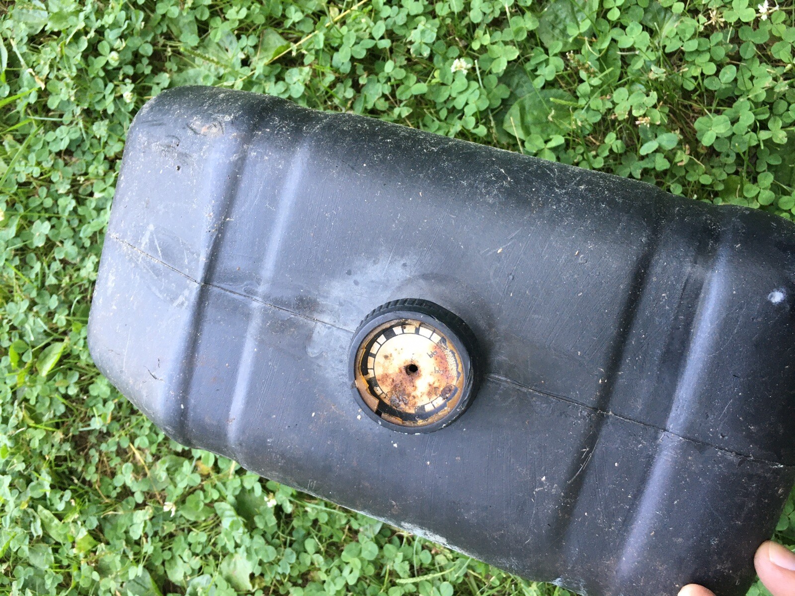 OEM Simplicity 7117 tractor gas tank assembly 1687040SM .Allis  