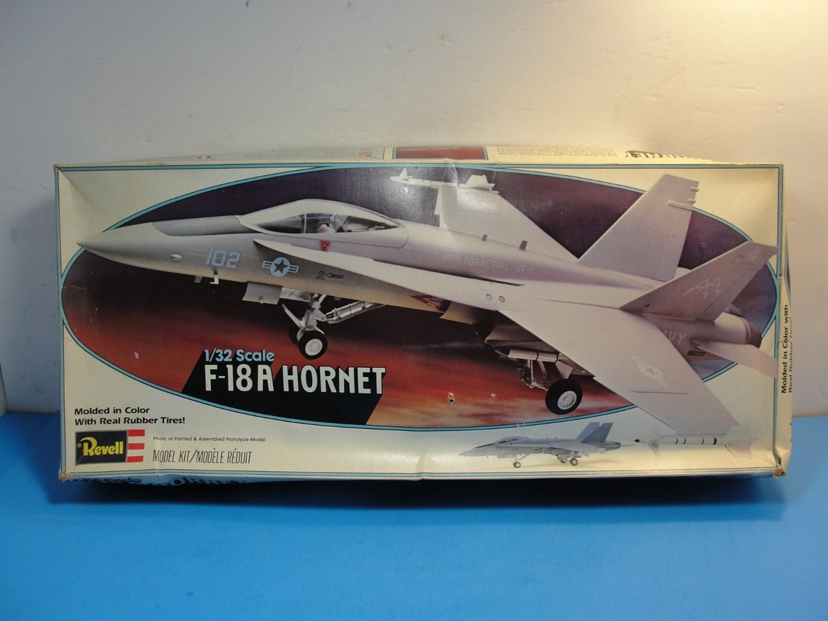 1/32 Revell Model Kit F-18A Hornet VF-11 USS Forrestal Complete