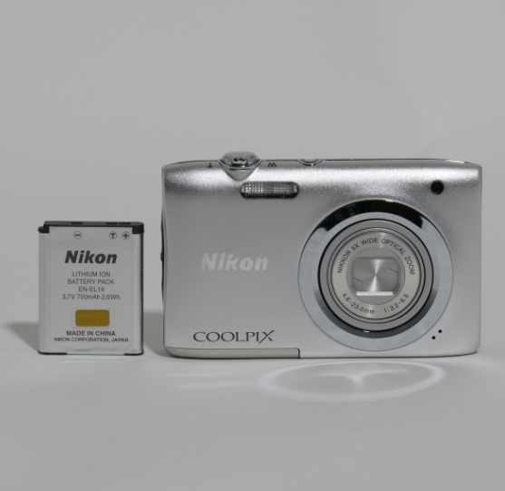 Near MINT] Nikon COOLPIX A100 Compact Digital Camera Silver 20.0MP