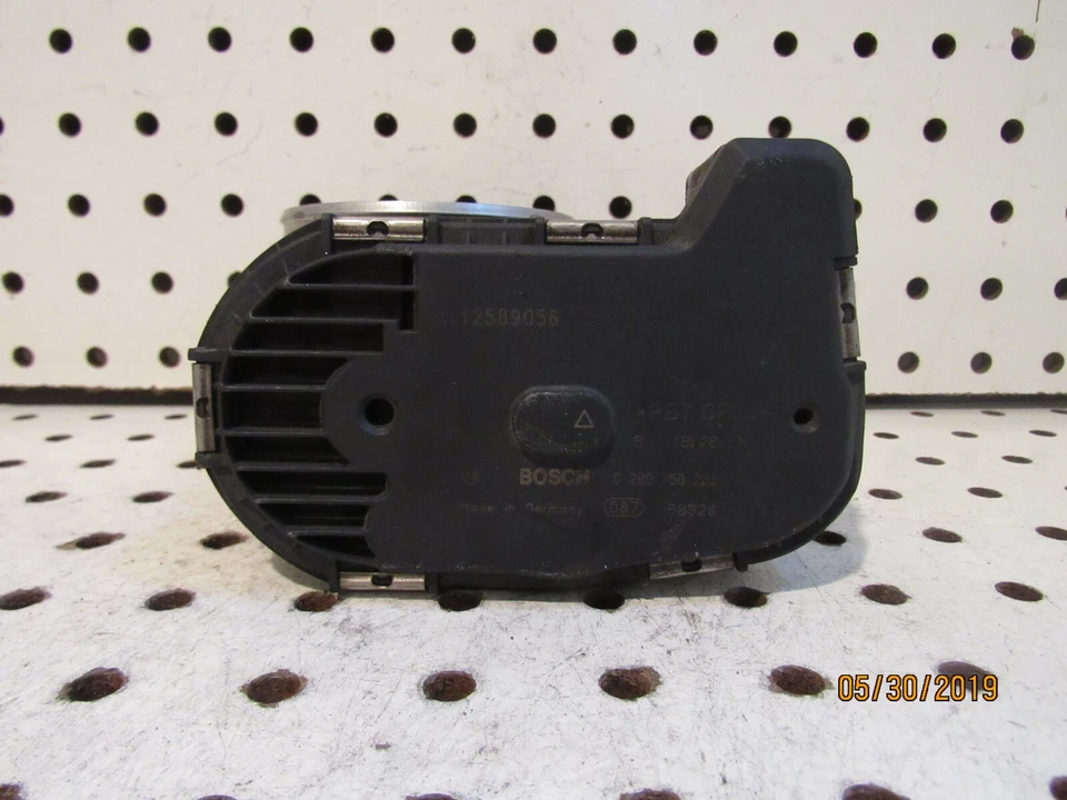 Cadillac STS 2006 06 conjunto de carrocería del acelerador THB kilometraje desconocido OEM Foto 3 de 4