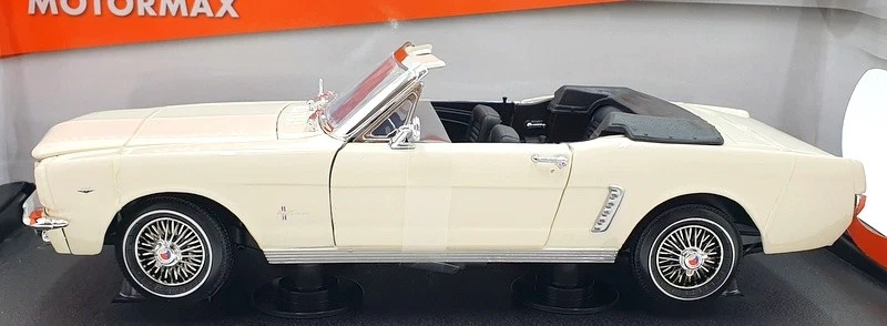 Motor Max 1/18 Scale 73145 - 1964 1/2 Ford Mustang - White - Image 3 of 4