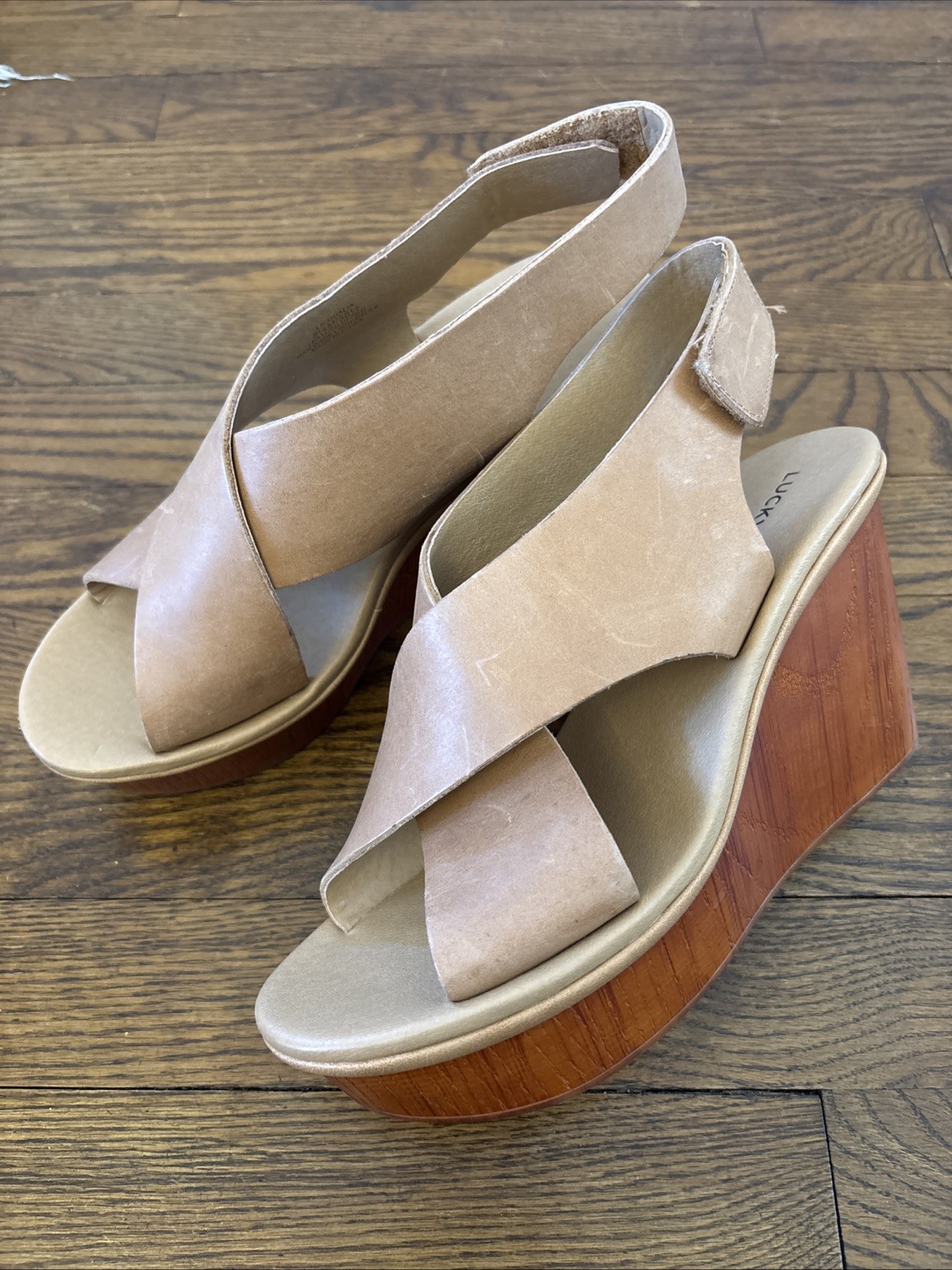 APL Sandalo donna Lucky Brand zeppa alta pelle marrone 8 5 ottimo!