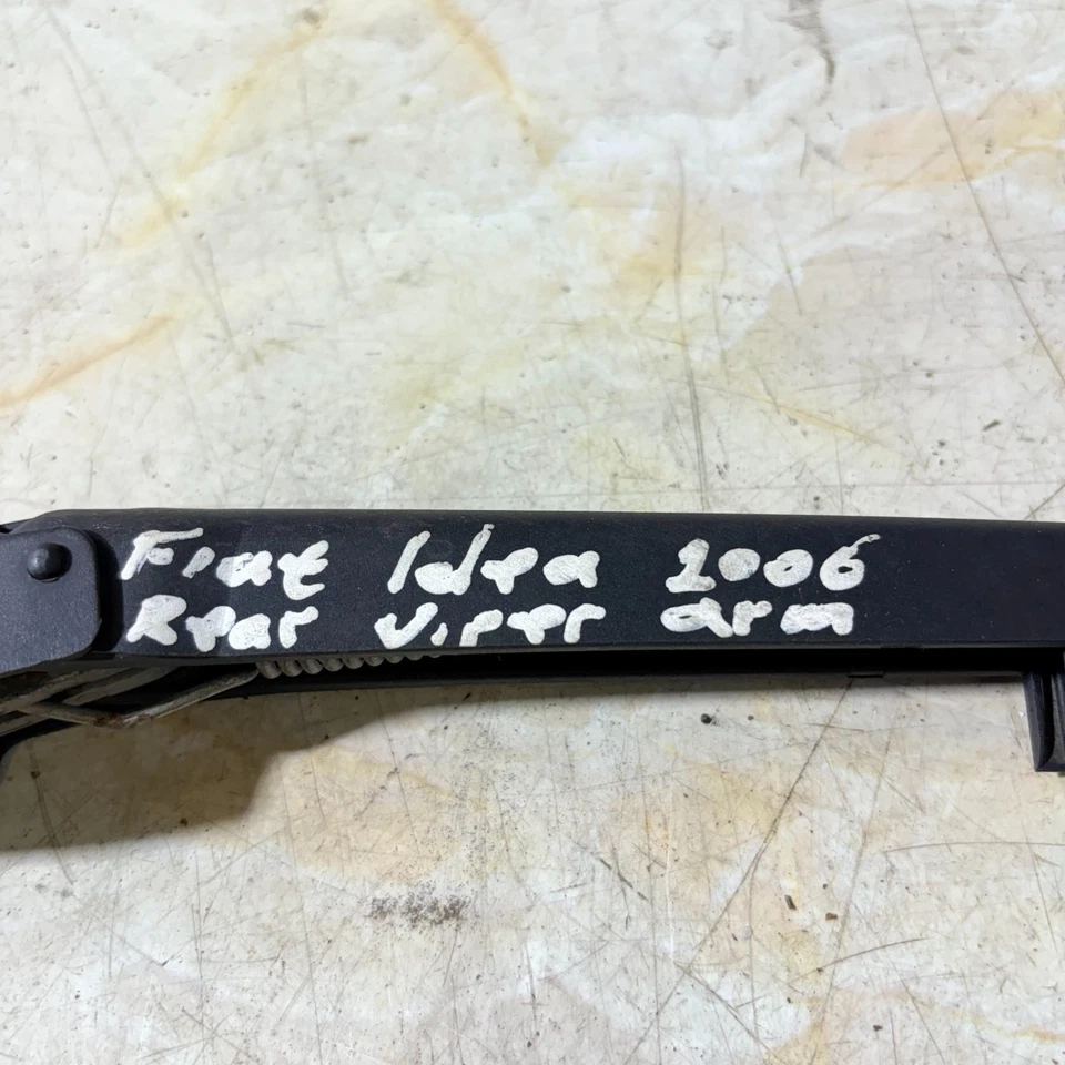 Brazo limpiaparabrisas trasero Fiat Idea 2006 Foto 2 de 4