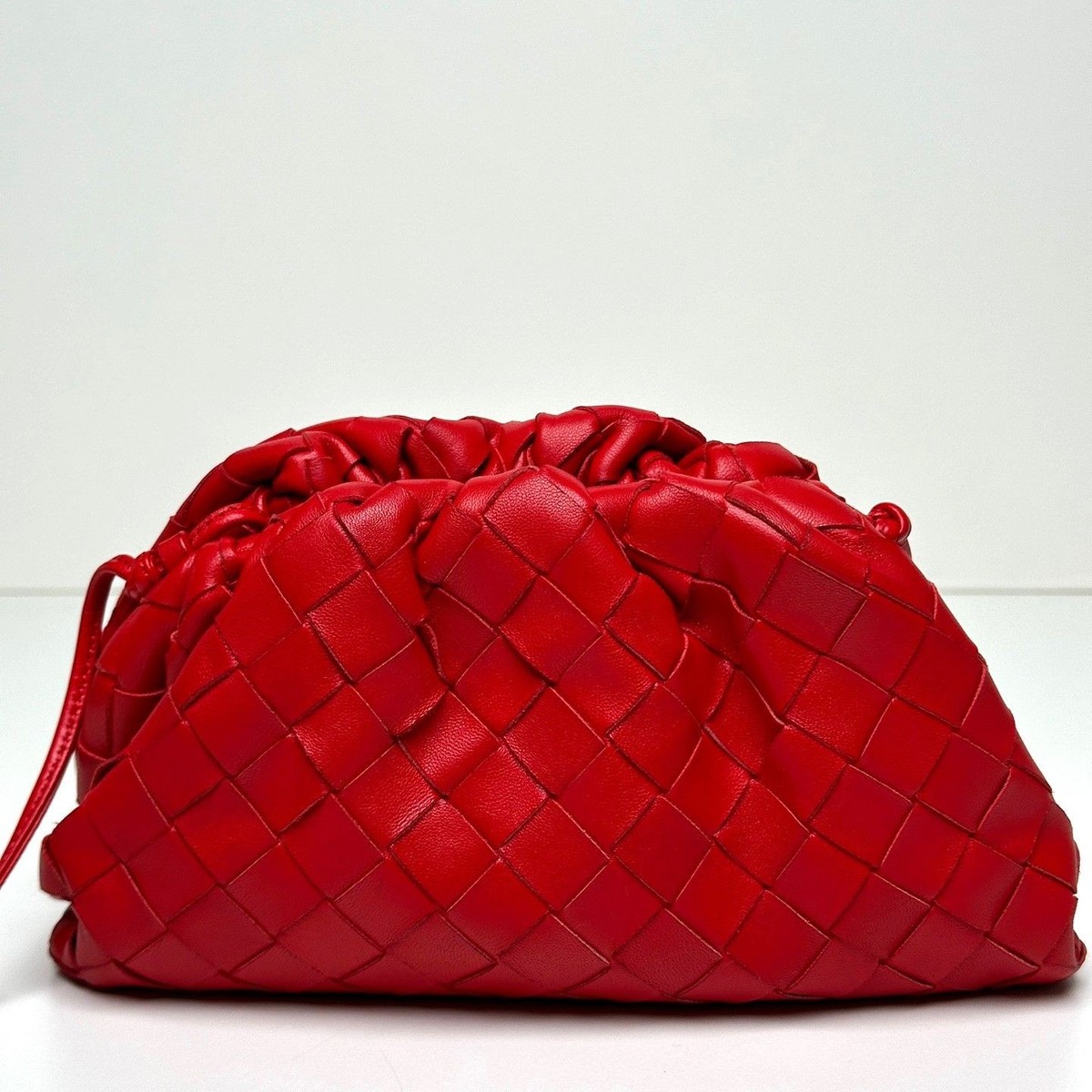 バッグ Bottega Veneta Mini The Pouch Red Bottega Veneta Mini Pouch Dumpling Bag Red 585852 105621836