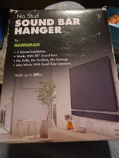 Wieszak soundbar bez ćwieków firmy HANGMAN mieści do 50 funtów