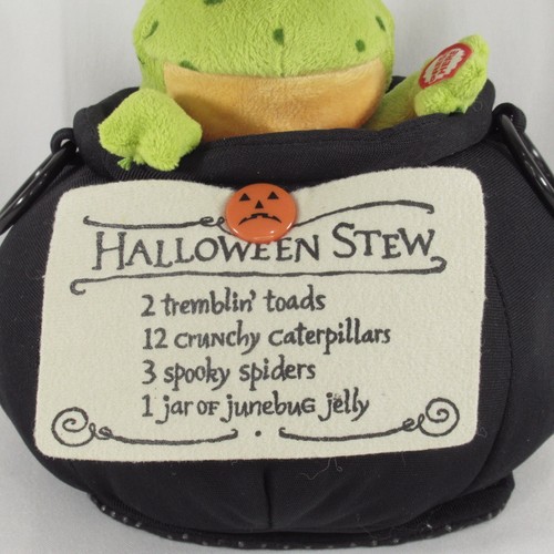 Peluche animado Hallmark Halloween sapos temblorosos olla estofado caldero ranas cantan - Imagen 2 de 12
