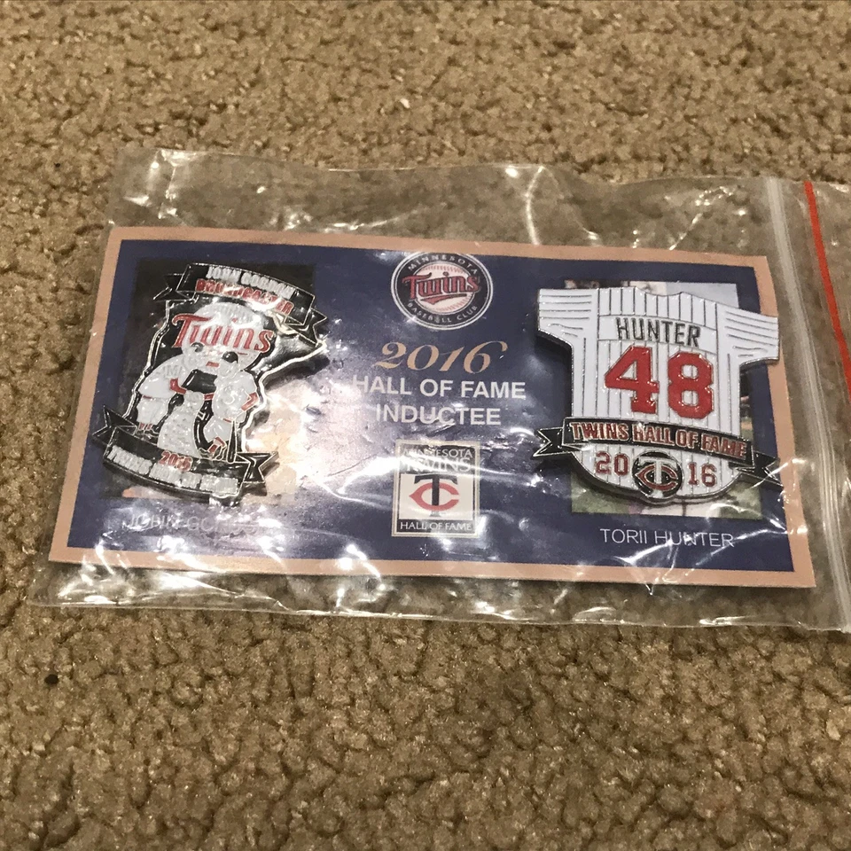 Minnesota Twins 2016 Hall of Fame SGA Pin & Booklet Program Torii Hunter Gordon - Image 4 of 4