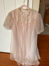 Vintage light pink 1960s 2-piece nightgown and robe set