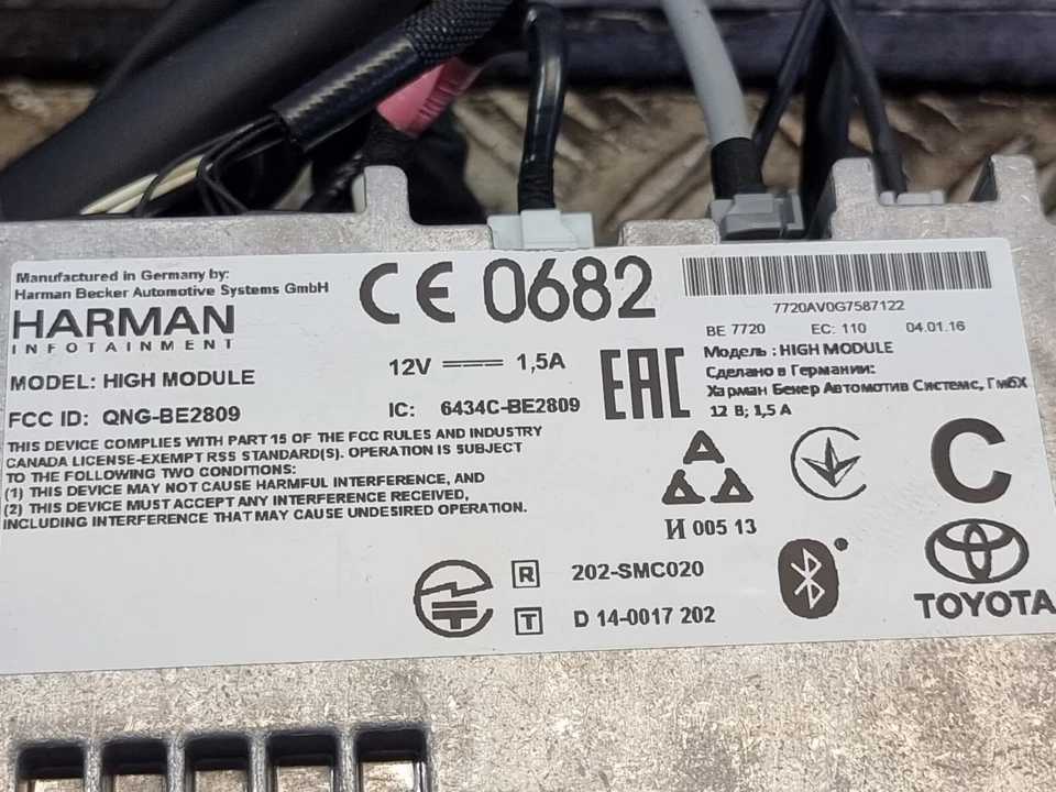 TOYOTA AURIS SAT NAV DISPLAY HEAD dipslay UNIT 86140-02400 1.8 HYBRID 2016 - Image 3 of 4