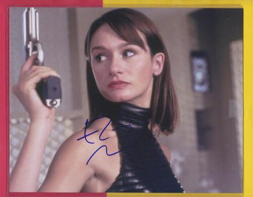 RARE ACTRESS EMILY MORTIMER AUTOGRAPH COA ACTION PHOTO - THE NEWSROOM - 30 ROCK