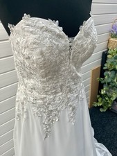 Beautiful Strapless Wedding Dress. Size 18-20.