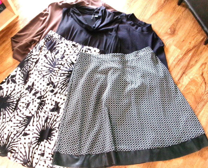 Lot of 5- Black/Brown Tops & Black Print Skirts-1X/2X