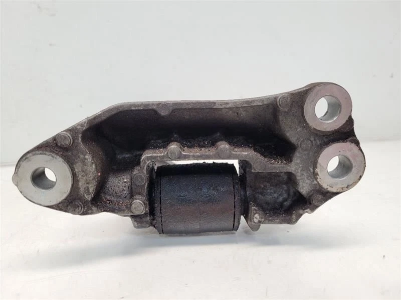 Nissan Murano 2010 (3,5 L/CVT/AWD) pasajero inferior derecho soporte del motor Foto 3 de 4