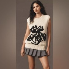 Maeve Graphic Flower Sweater Vest in Light Green. Size XS