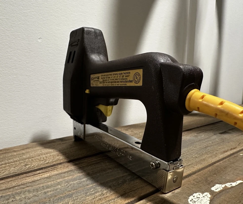 Винтажный ~ 1986 ETN-50 электрический скоб пистолет STICKER использует скобы F-50 - Изображение 3 из 4