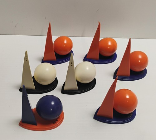 Vintage 1939 New York World's Fair Trylon & Perisphere Salt Pepper Shaker - Afbeelding 2 van 23