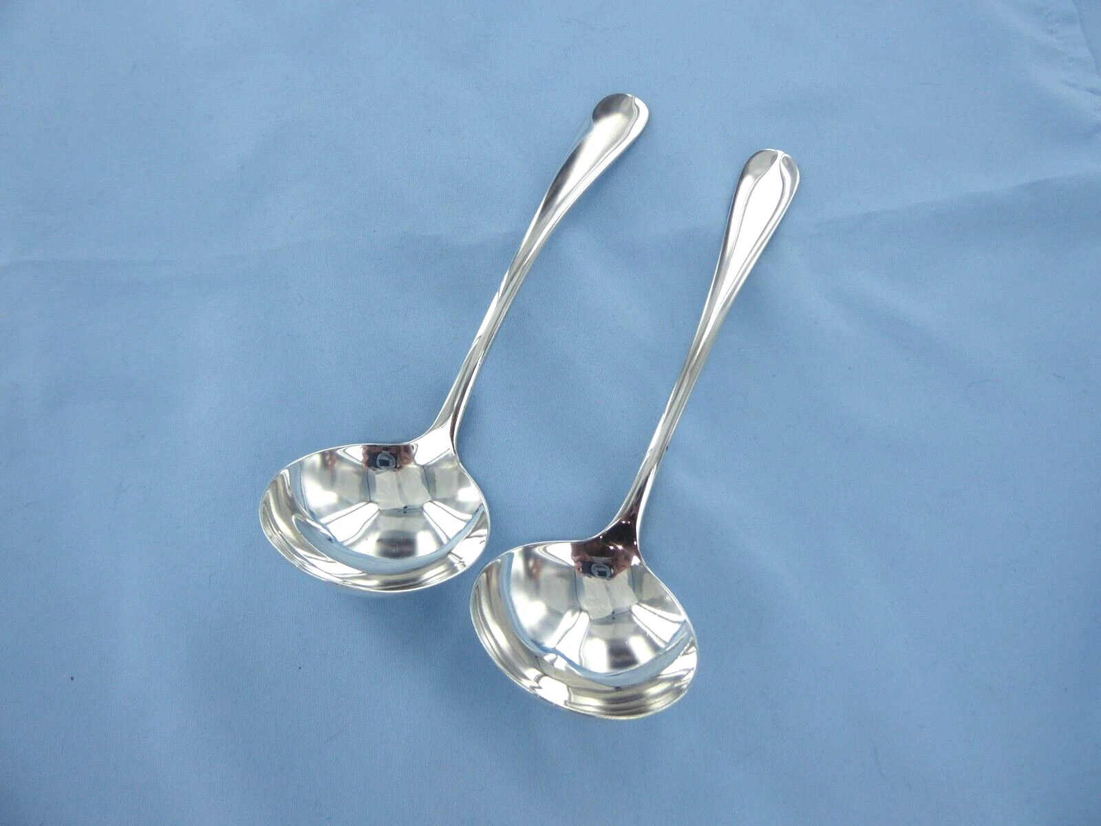 AN ANTIQUE PAIR OF STERLING SILVER O/E RAT TAIL SAUCE LADLES.BIRMINGHAM 1909.
Opens in a new window 