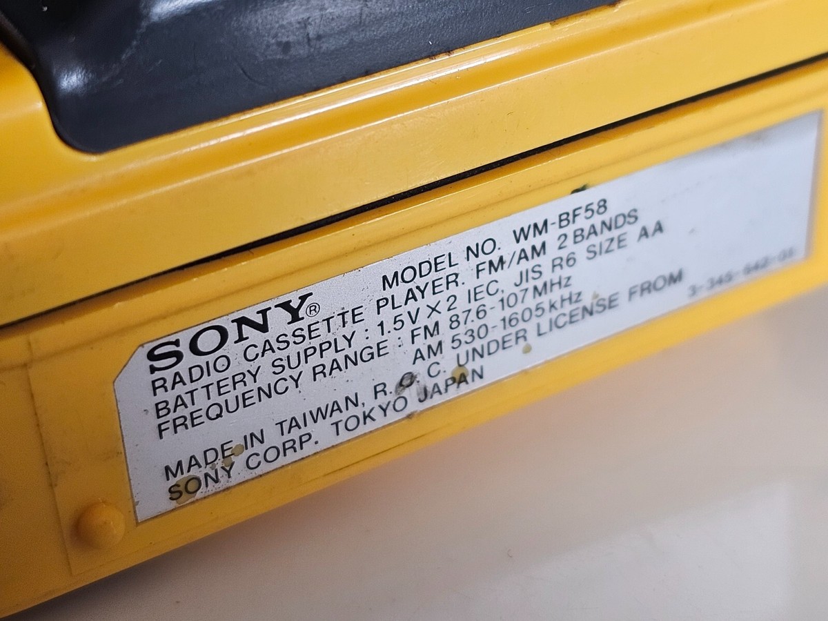 Sony Yelow Sports Walkman WM-BF58 1988 Working+Sony HeadphonesW014