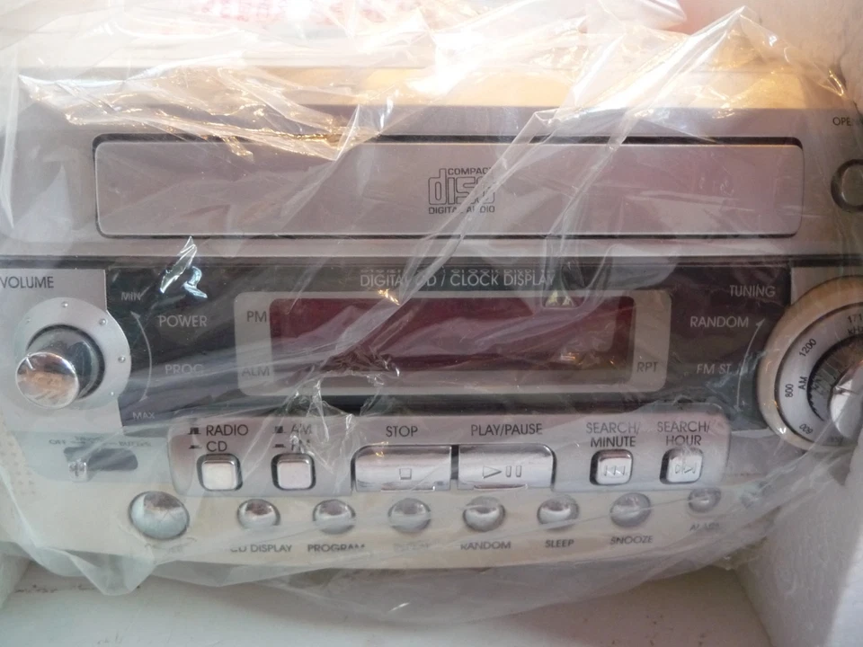 GPX -Ready Under Cabinet CD/Radio Player Model D835 NEW OPEN BOX! - Image 3 of 4