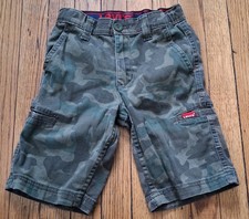 Levi's - Youth Boys Camo Stretch Cargo style Shorts. Size 8