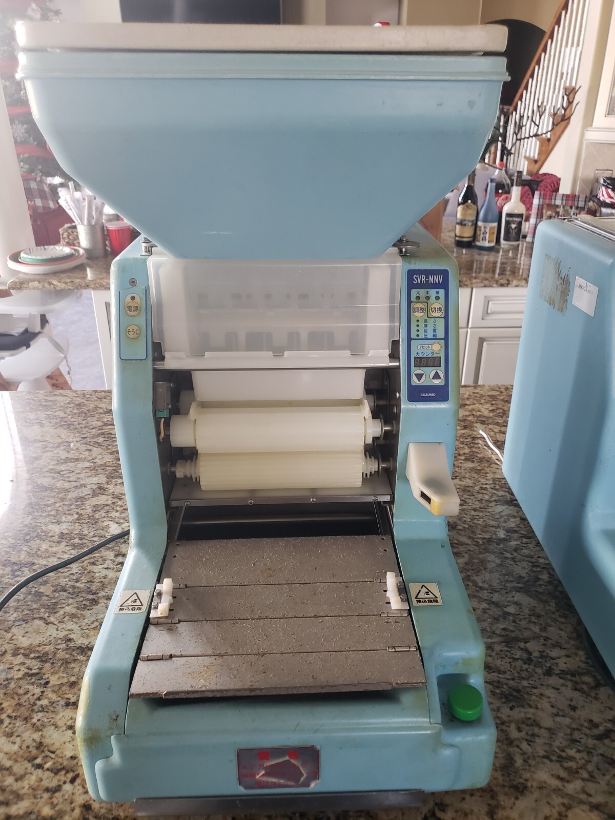 SUZUMO SVR-NNV AUTO. SUSHI ROLL MAKER-3 different size forming plates and manual