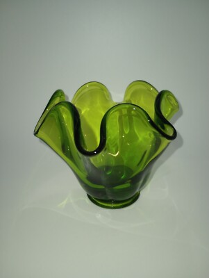 Vintage Viking Handkerchief Drape Blown Glass bowl Green EUC