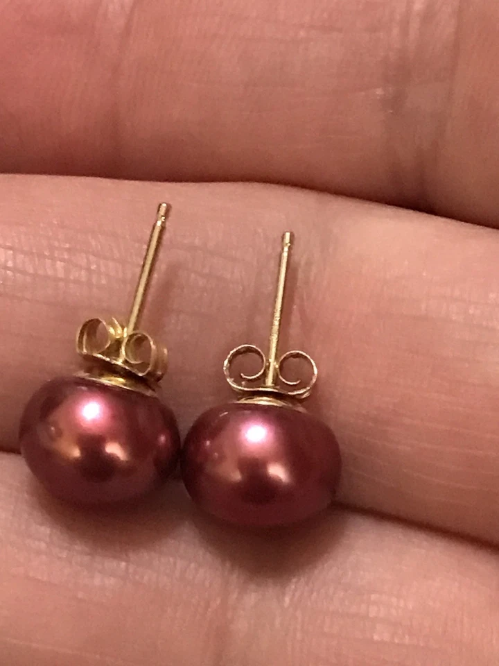 Impresionantes pendientes de perlas rojas oscuras de oro de 14k Foto 4 de 4