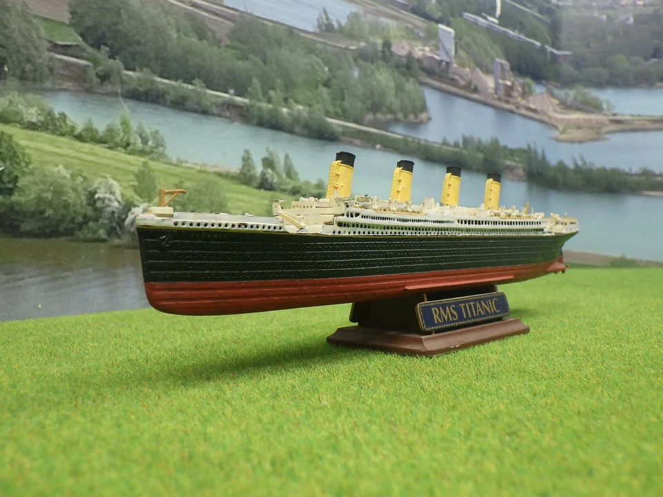 Revell piroscafo passeggeri RMS Titanic (VG) D2518 - Immagine 3 di 4