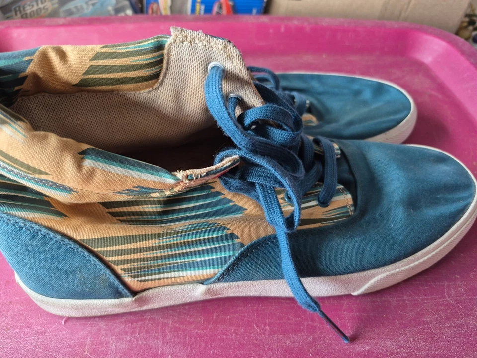 Bucket Feet LIMITED EDITION High Top Skater Sneakers Green Tan 10 Canvas Shoes - Image 2 of 4