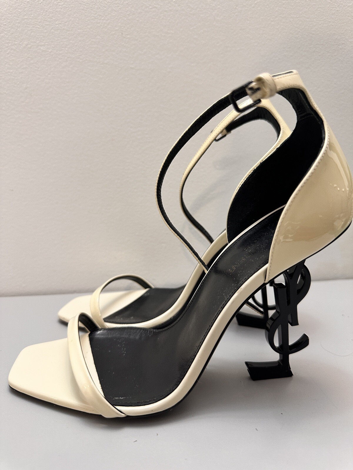 Sandali con logo Saint Laurent Opyum YSL tacco in PELLE BIANCA PAZIENTE taglia 38