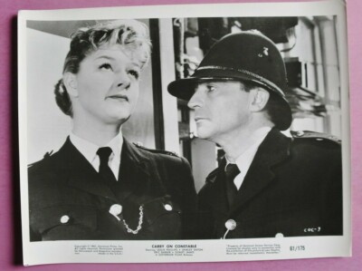 X346 US Pressefoto - CARRY ON CONSTABLE / Uns kann kein krummes Ding #2