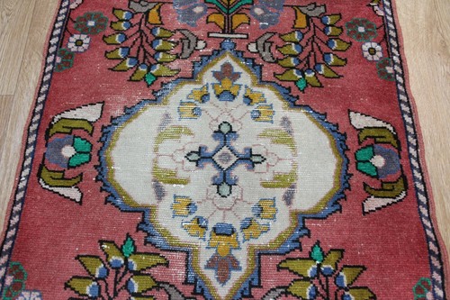 ANTIQUE NORTH WEST PERSIAN RUG WITH A PLEASING FLORAL DESIGN 115 x 67 CM - Picture 5 of 9