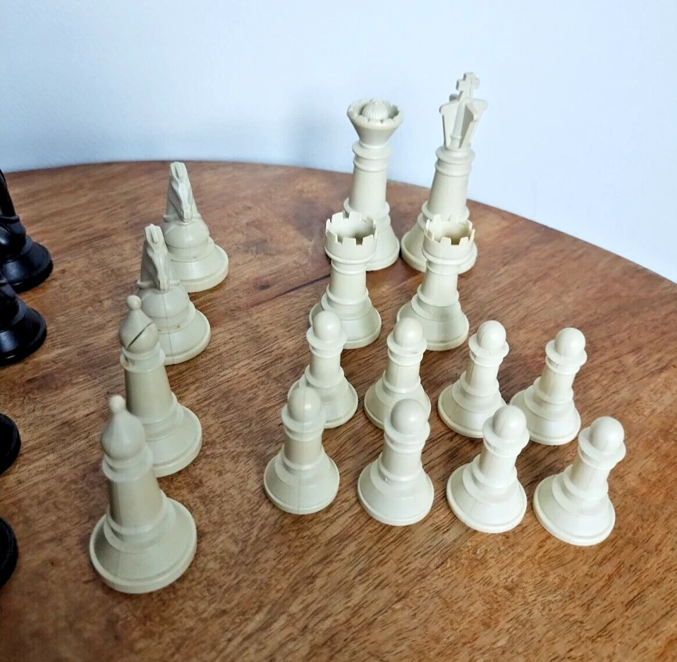 Black & White plastic replacement Chess Set Pieces Large 3" King *No Board* - Image 4 of 4