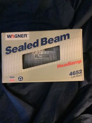 2 Pack  Wagner 4652 Lighting - Exterior - Headlight, Low Beam