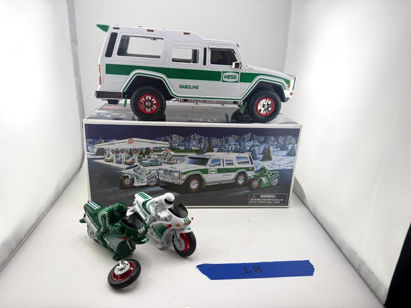 2004 Hess Sport Utility Vehicle SUV w/ 2 Motorcycles 40th Anniversary Used Boxed