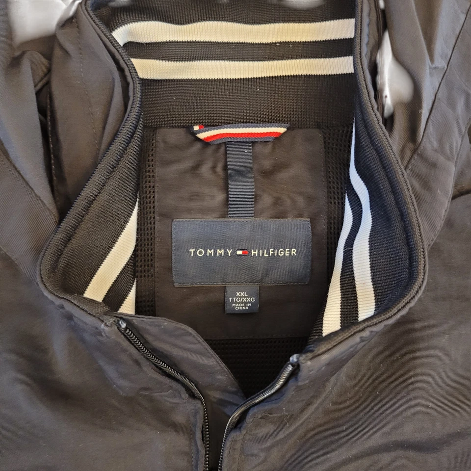 Tommy Hilfiger Hombres Chaqueta con Capucha Negra XXL Poliéster Calce Ajustado Ropa Informal Foto 3 de 4