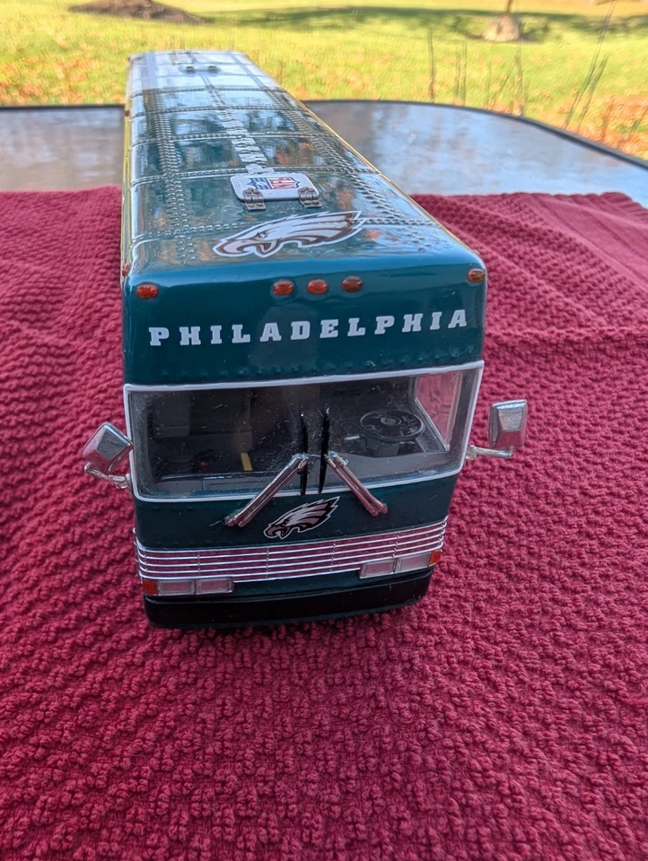 Danbury Mint Diecast Model Philadelphia Eagles Motorcoach Team Bus - Image 4 of 4