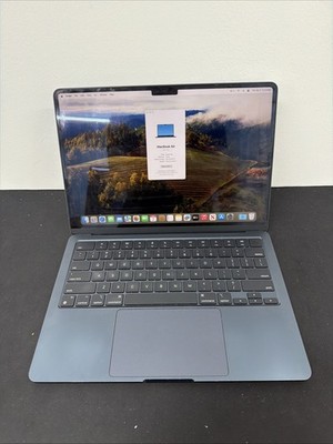 Apple MacBook Air 13-inch 2022 M2 / 8GB RAM / 256GB SSD / 8-Core