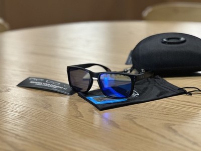 Oakley Holbrook Sunglasses   Matte Black Frame Blue Mirror Lenses Set(Brand New)