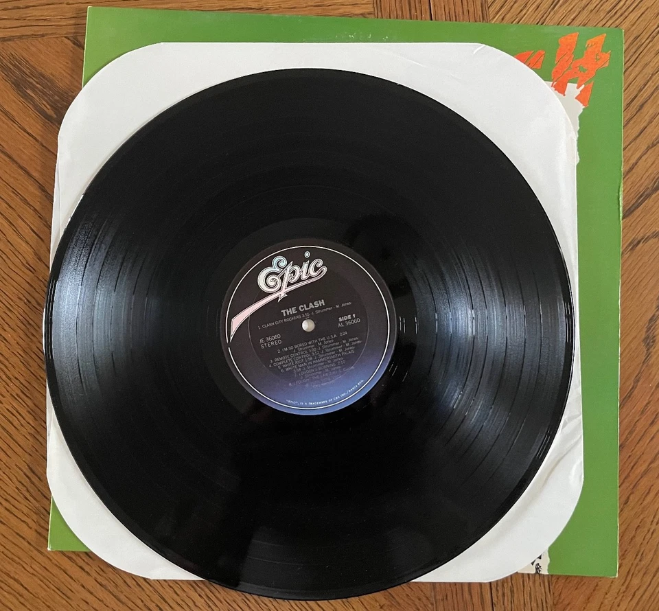 Vintage The Clash, (Self Titled) 1977 CBS/Epic Vinyl Foto 4 de 4