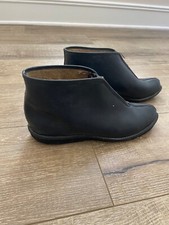 Vintage Womens boots/50's era/zip up front/ leather upper Flat sole/sz 8