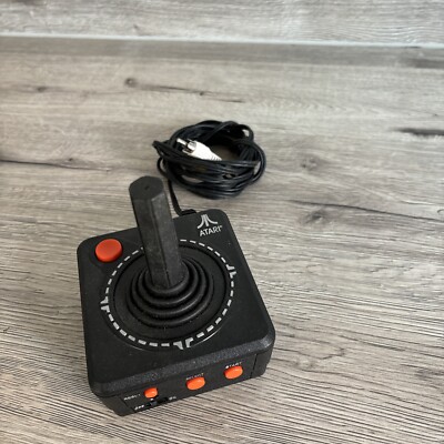 Atari (2002) - Jakks Pacific Plug It In And Play TV Games