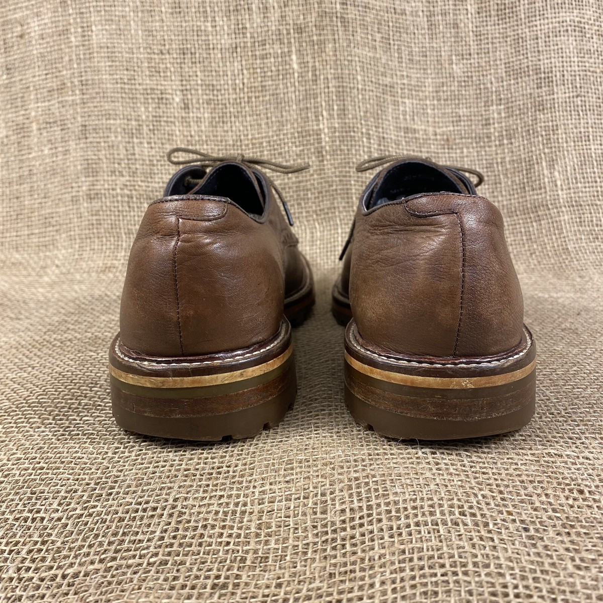 Johnston & Murphy oxford display picture 1