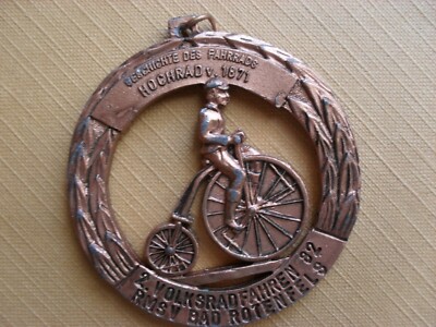 Vélo Ancien Grand Bi – Vélocipède 1900 Avec Médailles, Pièce De Collection