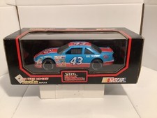 1991 Racing Champions 1:24 Diecast NASCAR Stock Car 43 Richard Petty STP NIB
