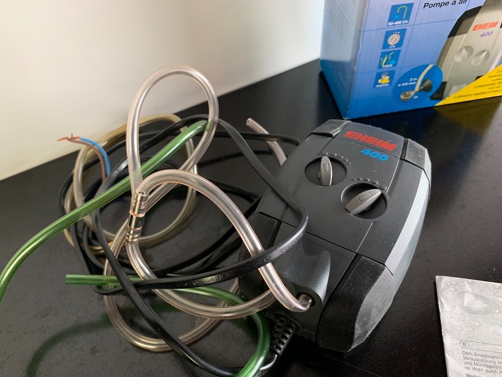 EHEIM air pump 400 Aquarium Luftpumpe 3704 regelbare Membranpumpe